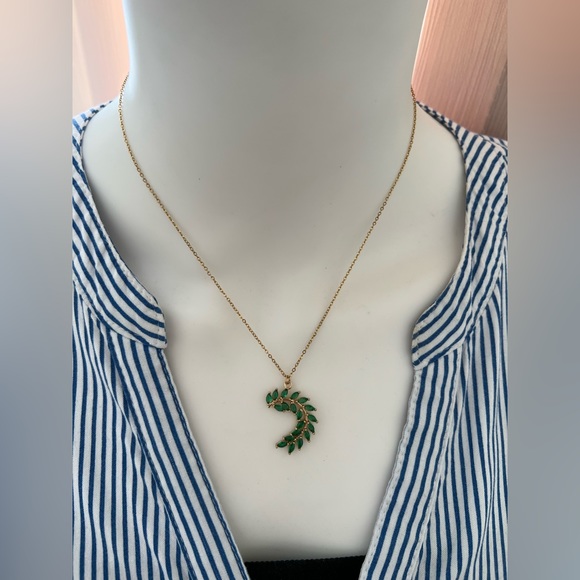 Elegant Cubic Zirconia Leaf Pendant Necklace - Classic Stylish  Leaf Necklace - Picture 3 of 10